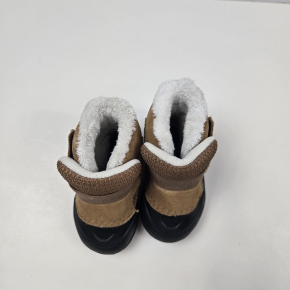 The North Face Kids Tan and Black Boots - Picture 5 of 8